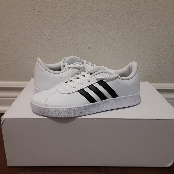 Adidas - Picture 2 of 6